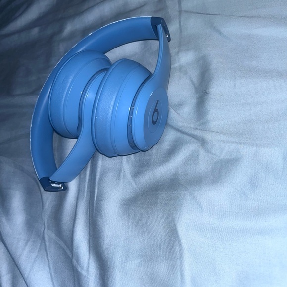 Beats by Dre Over-Ear Headphones in Blue - Picture 1 of 3